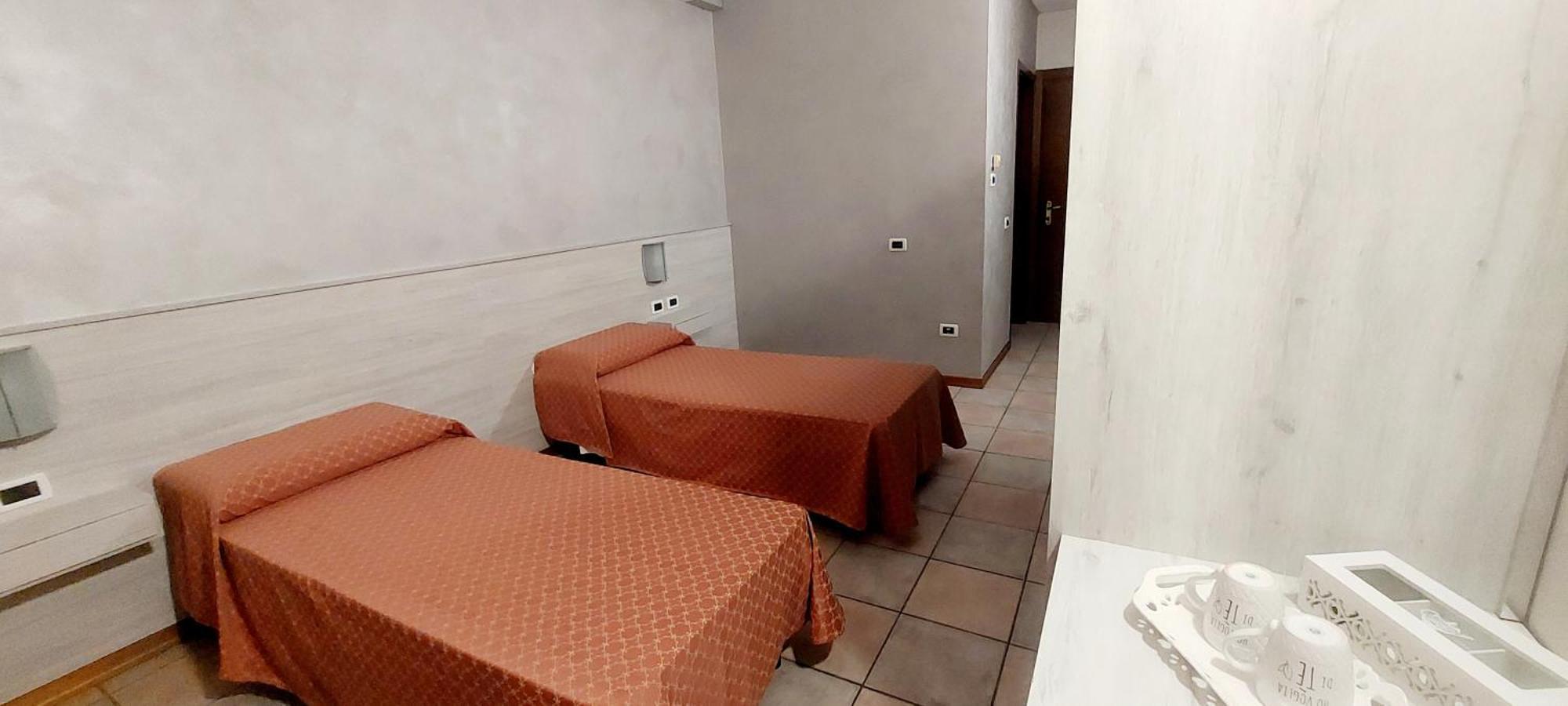 Hotel Trotter Leno Exteriör bild