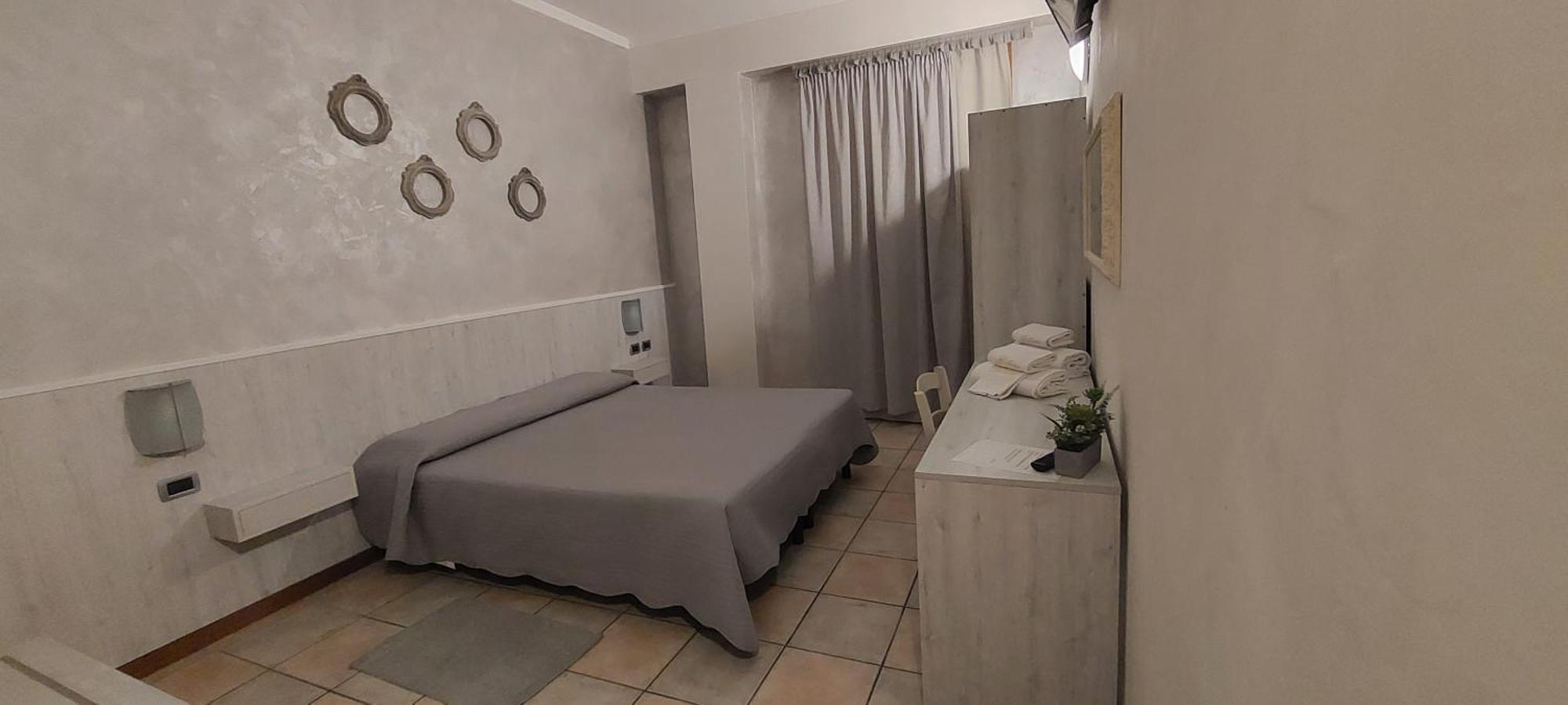 Hotel Trotter Leno Exteriör bild