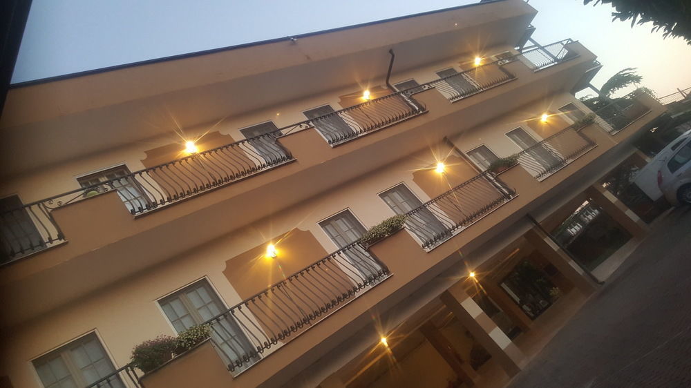 Hotel Trotter Leno Exteriör bild