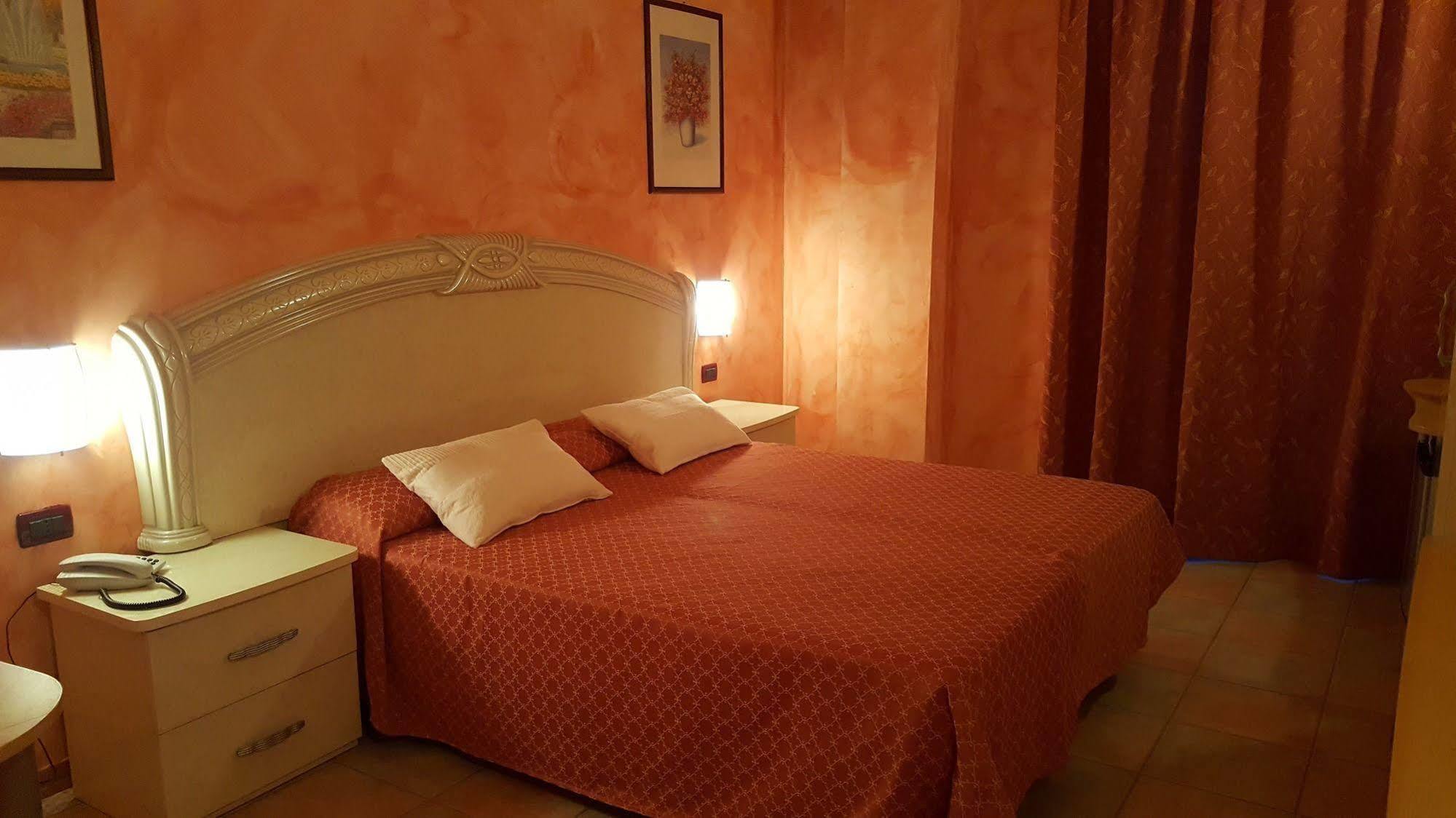 Hotel Trotter Leno Exteriör bild