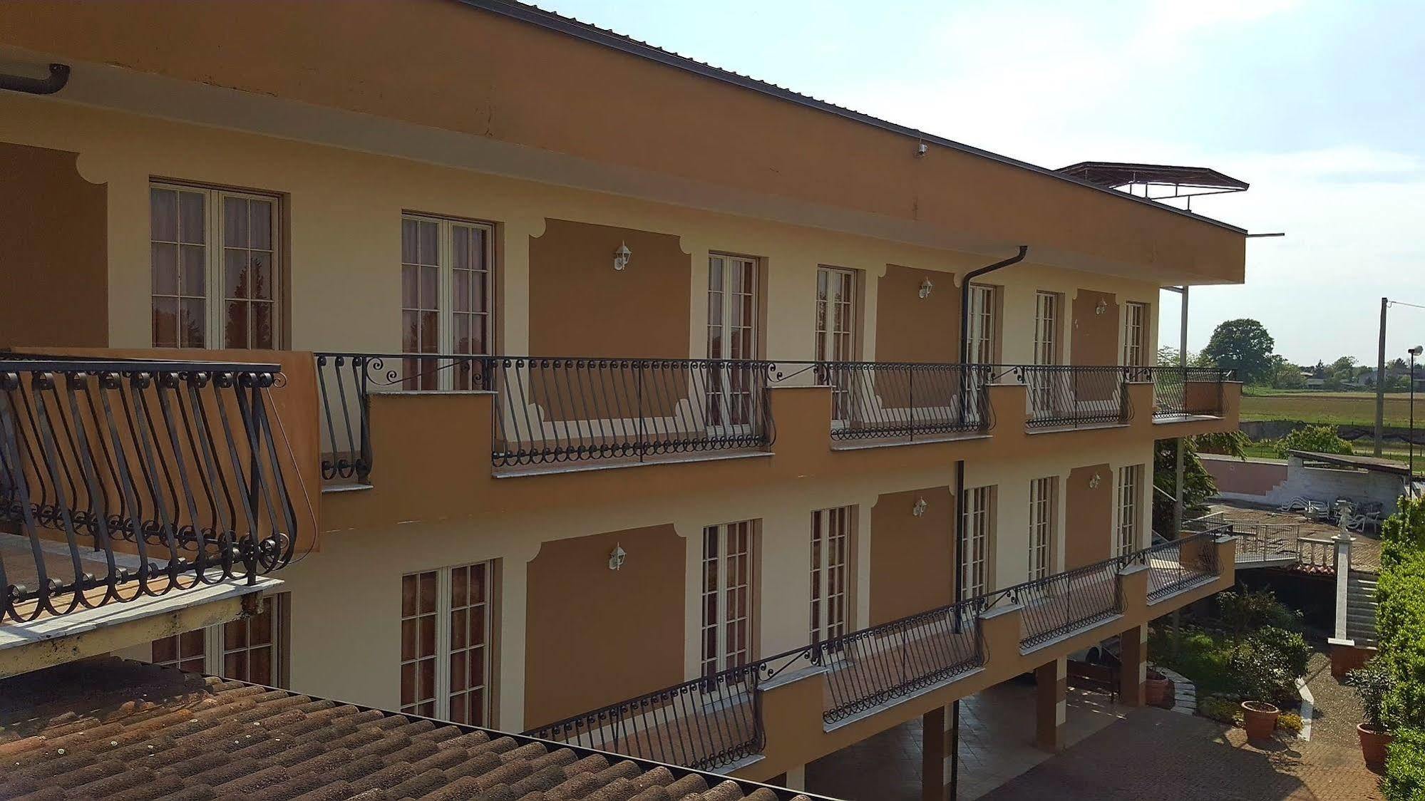Hotel Trotter Leno Exteriör bild