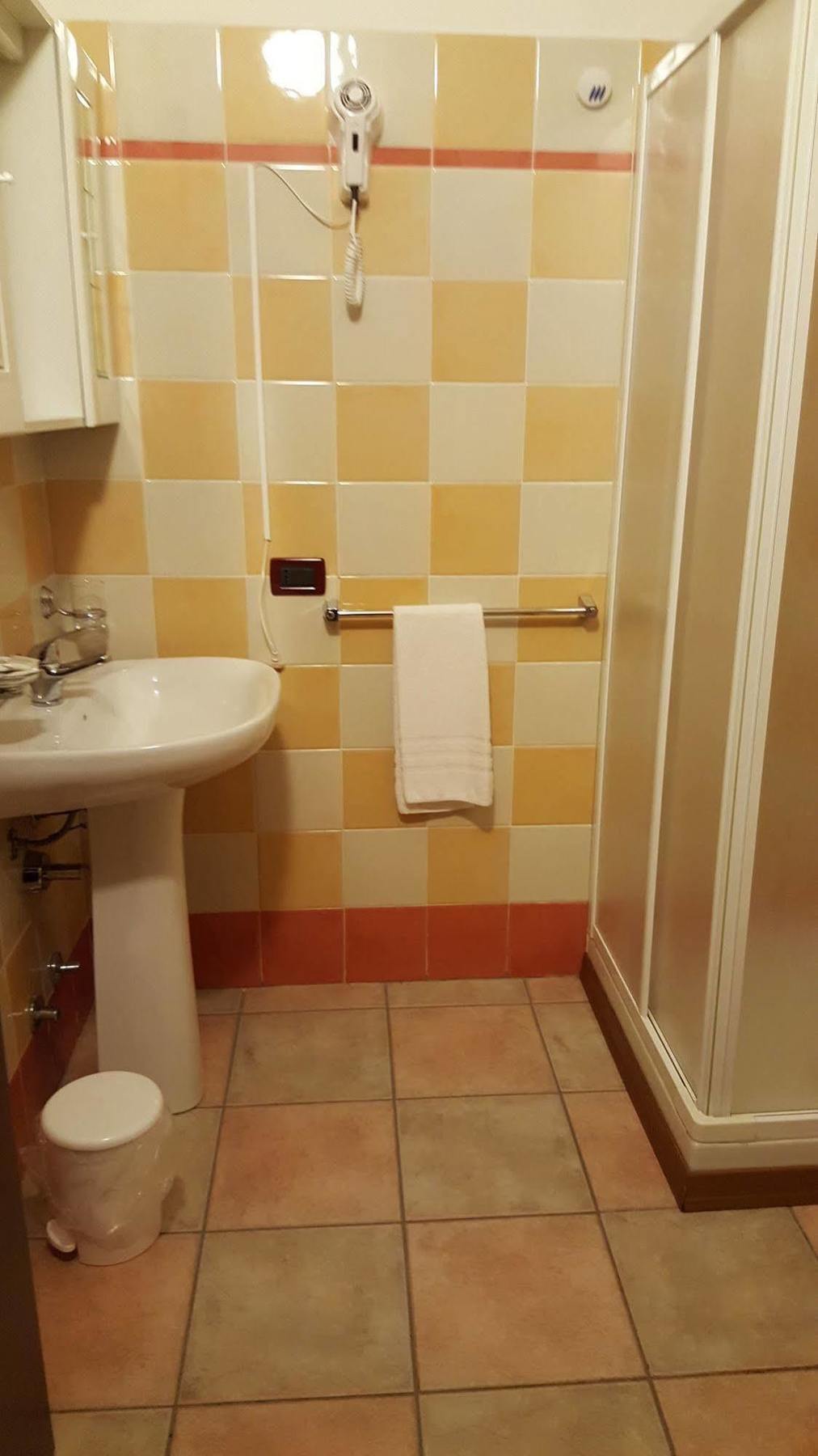 Hotel Trotter Leno Exteriör bild